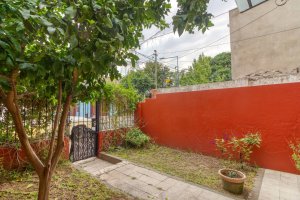 CASA MUTIFAMILIAR VENTA BECCAR LOTE PROPIO 240m2