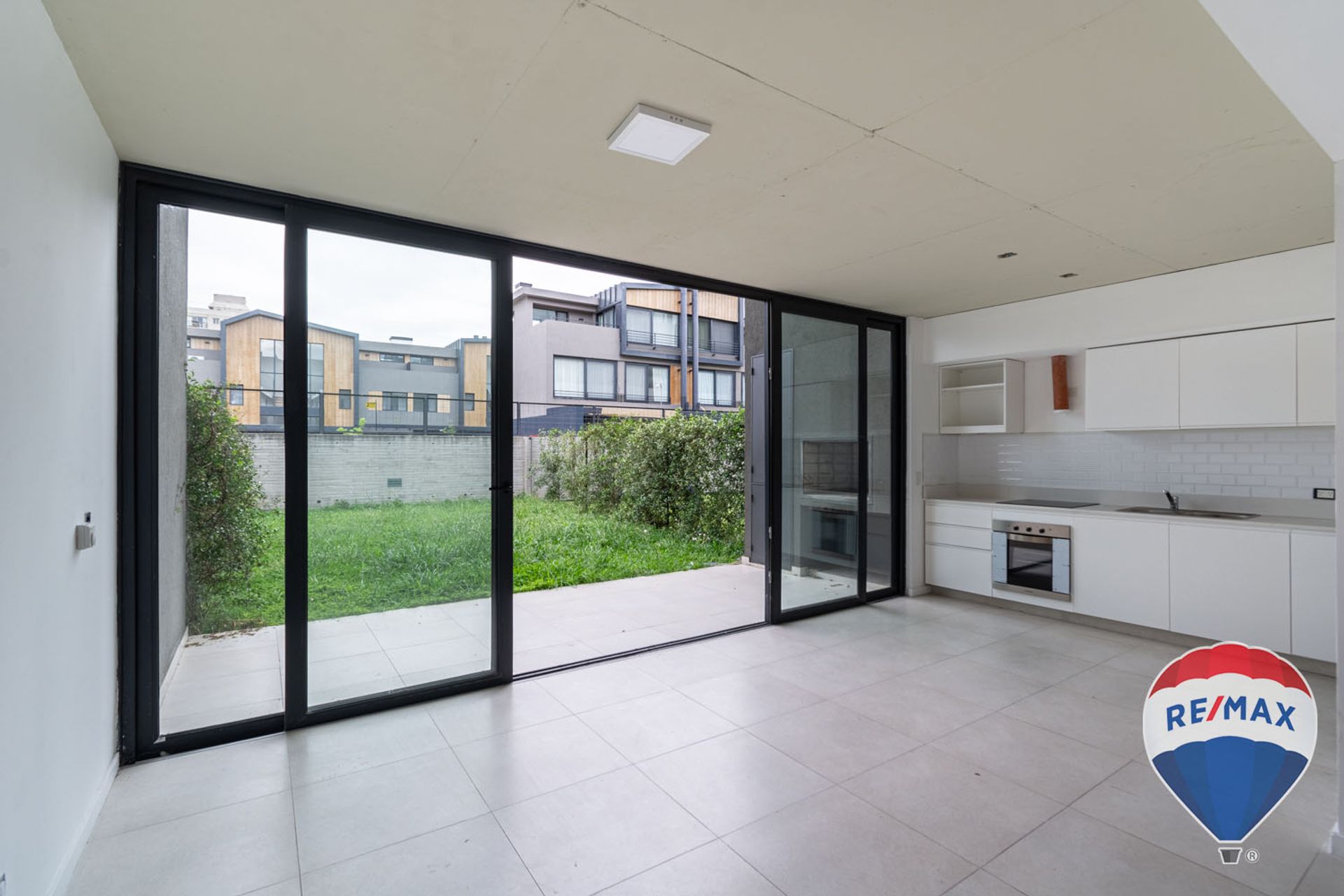 "Viví en Beccar Central: dúplex 3 amb. c/ parque"