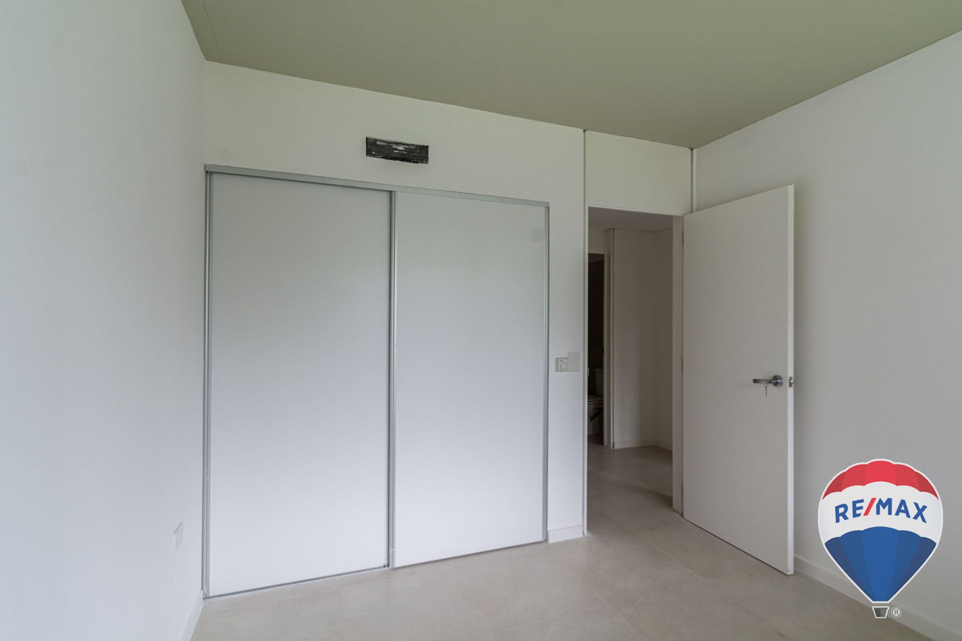 "Viví en Beccar Central: dúplex 3 amb. c/ parque"