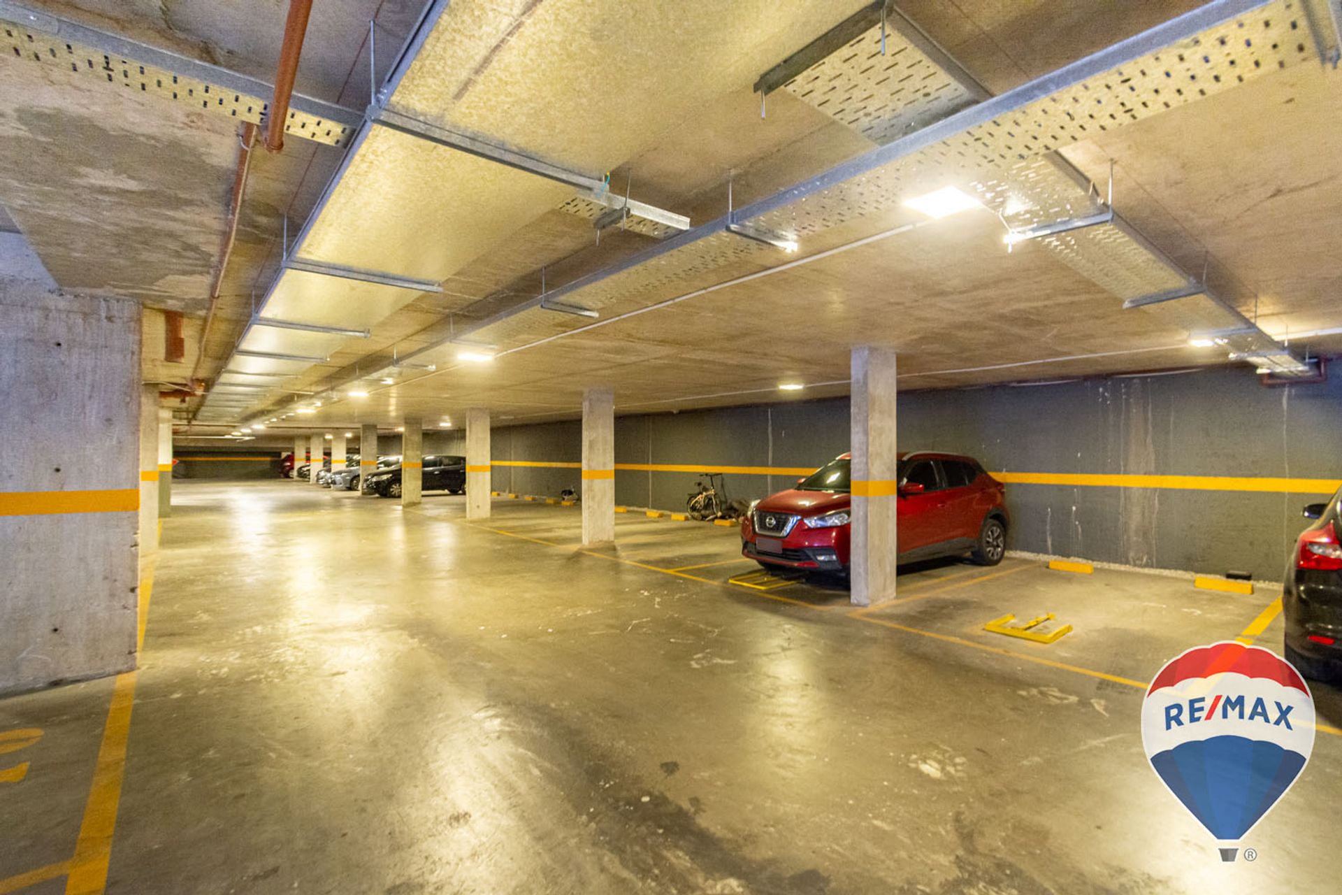 "Viví en Beccar Central: dúplex 3 amb. c/ parque"