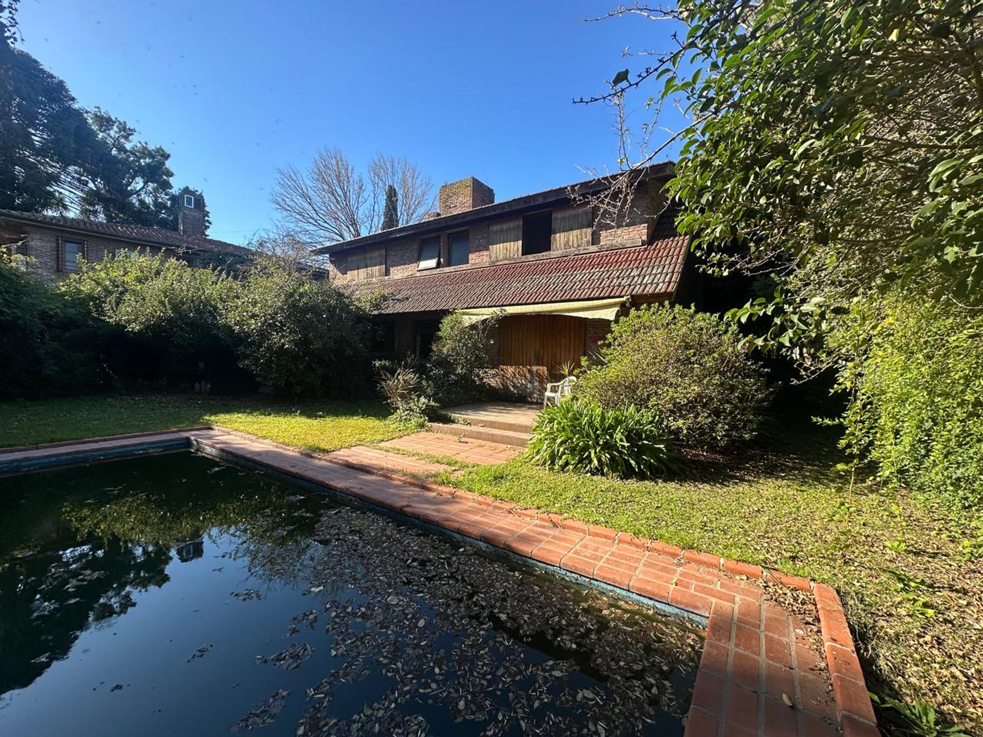 4-room House for Sale in Semi-closed Neighborhood with Security
