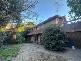 4-room House for Sale in Semi-closed Neighborhood with Security