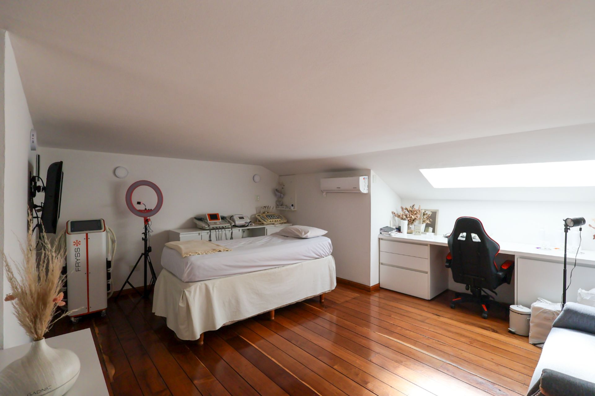 Dúplex de 4 amb. jardin, pileta y quincho - OLIVOS