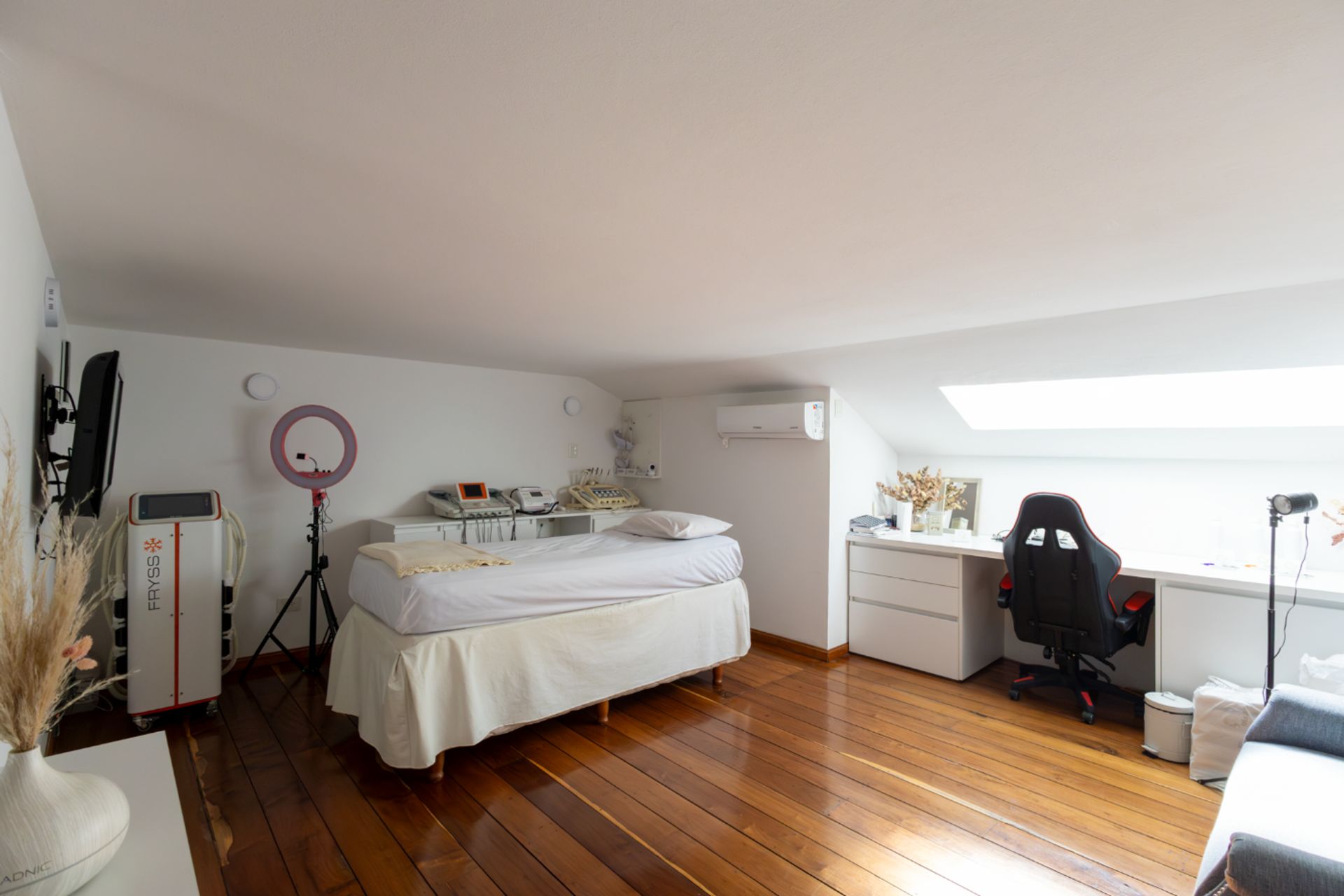Dúplex de 4 amb. jardin, pileta y quincho - OLIVOS