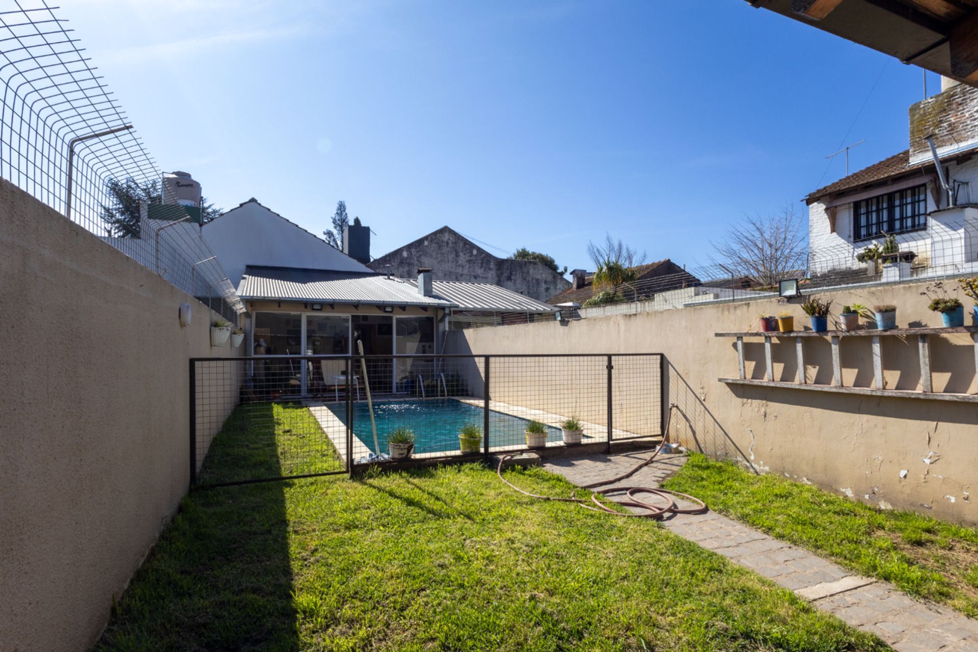 Dúplex de 4 amb. jardin, pileta y quincho - OLIVOS