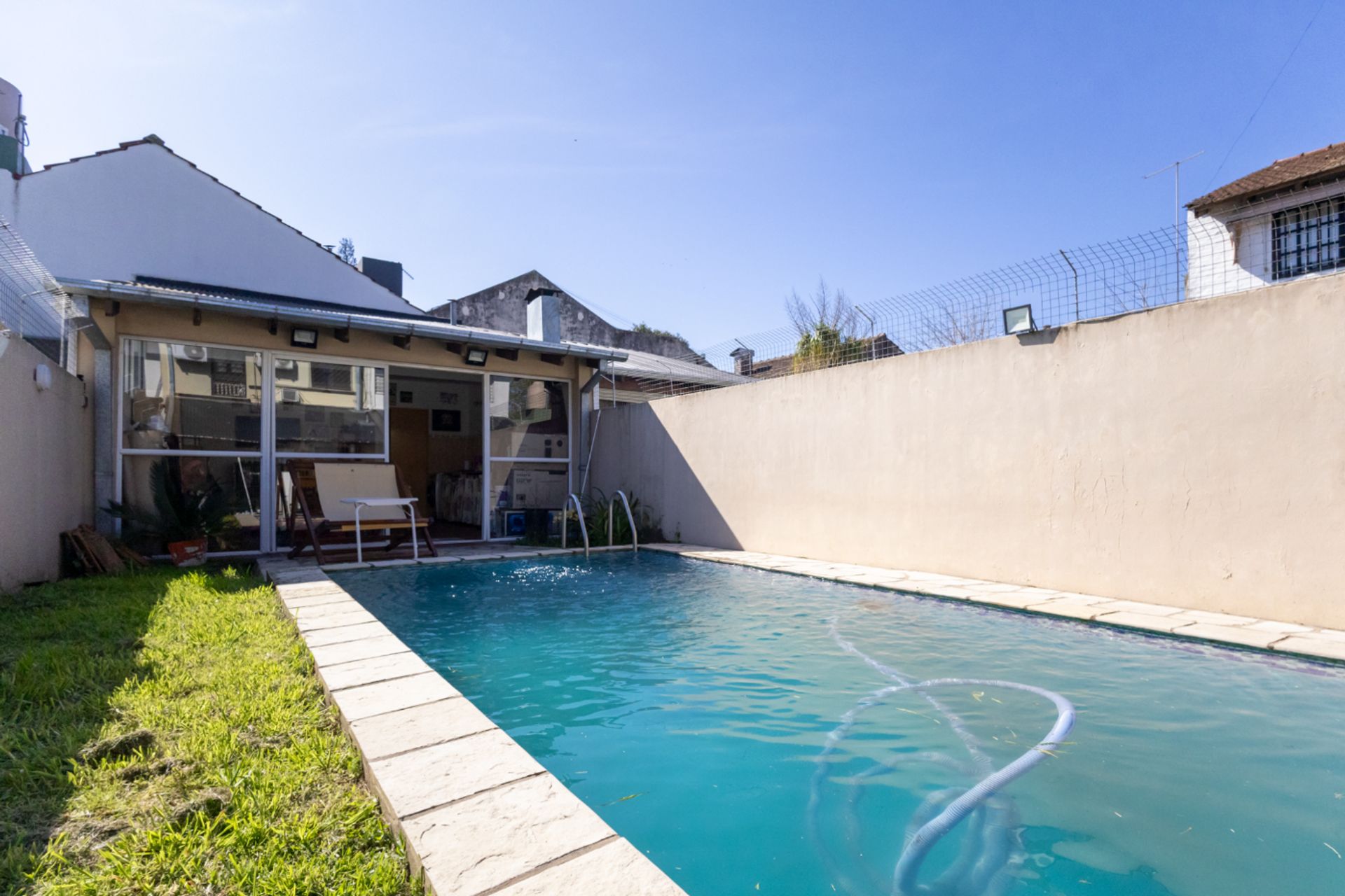 Dúplex de 4 amb. jardin, pileta y quincho - OLIVOS
