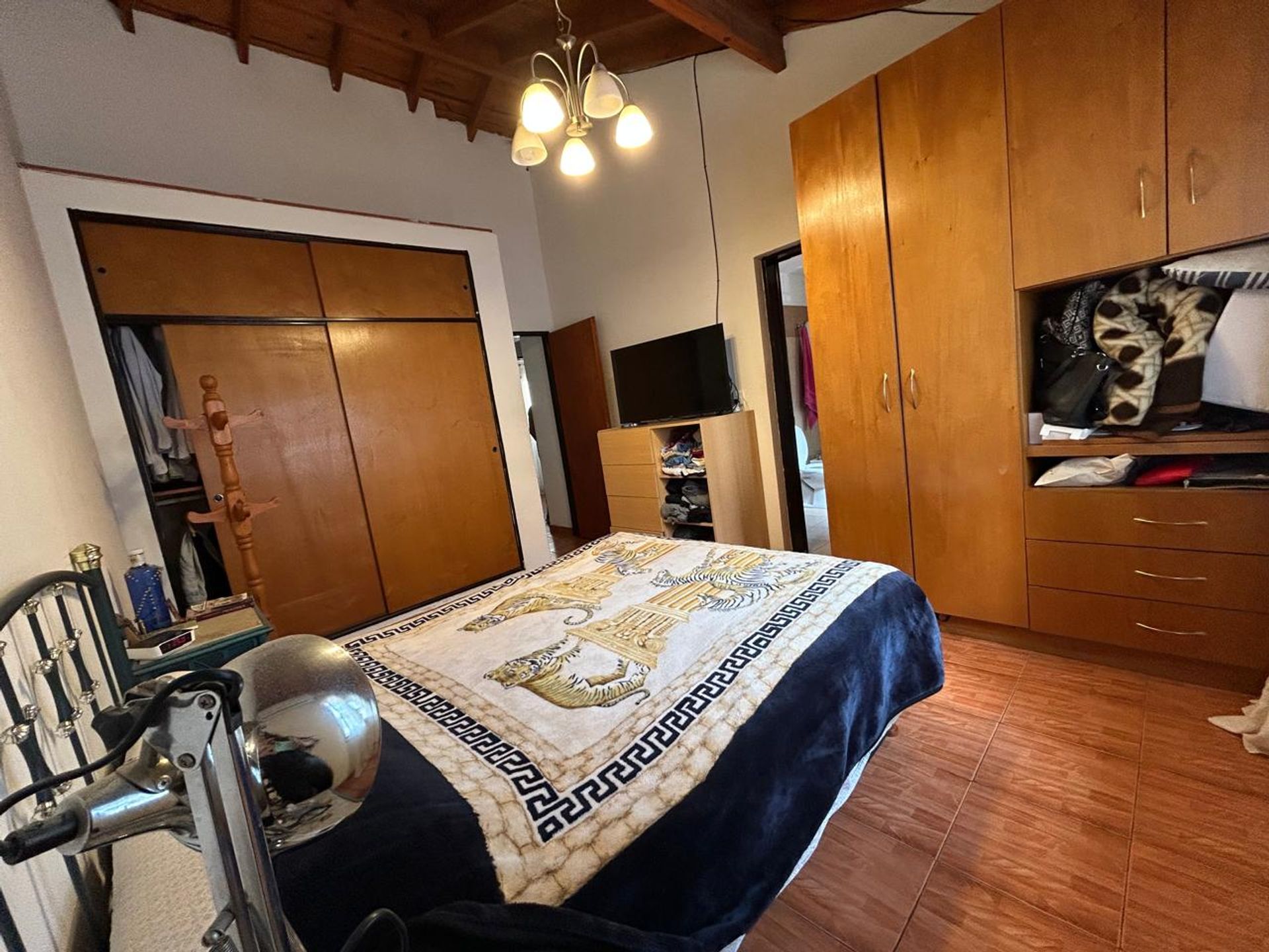 Moderna Casa con Cochera en Venta en Martínez