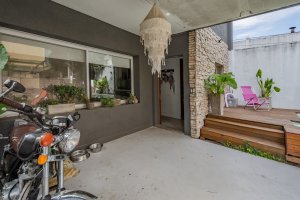 House on own lot - Munro