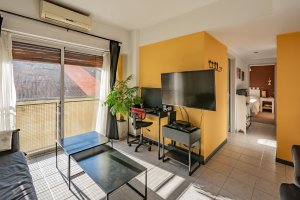 Sale 2-Room Apartment with Separate Kitchen, Credit
