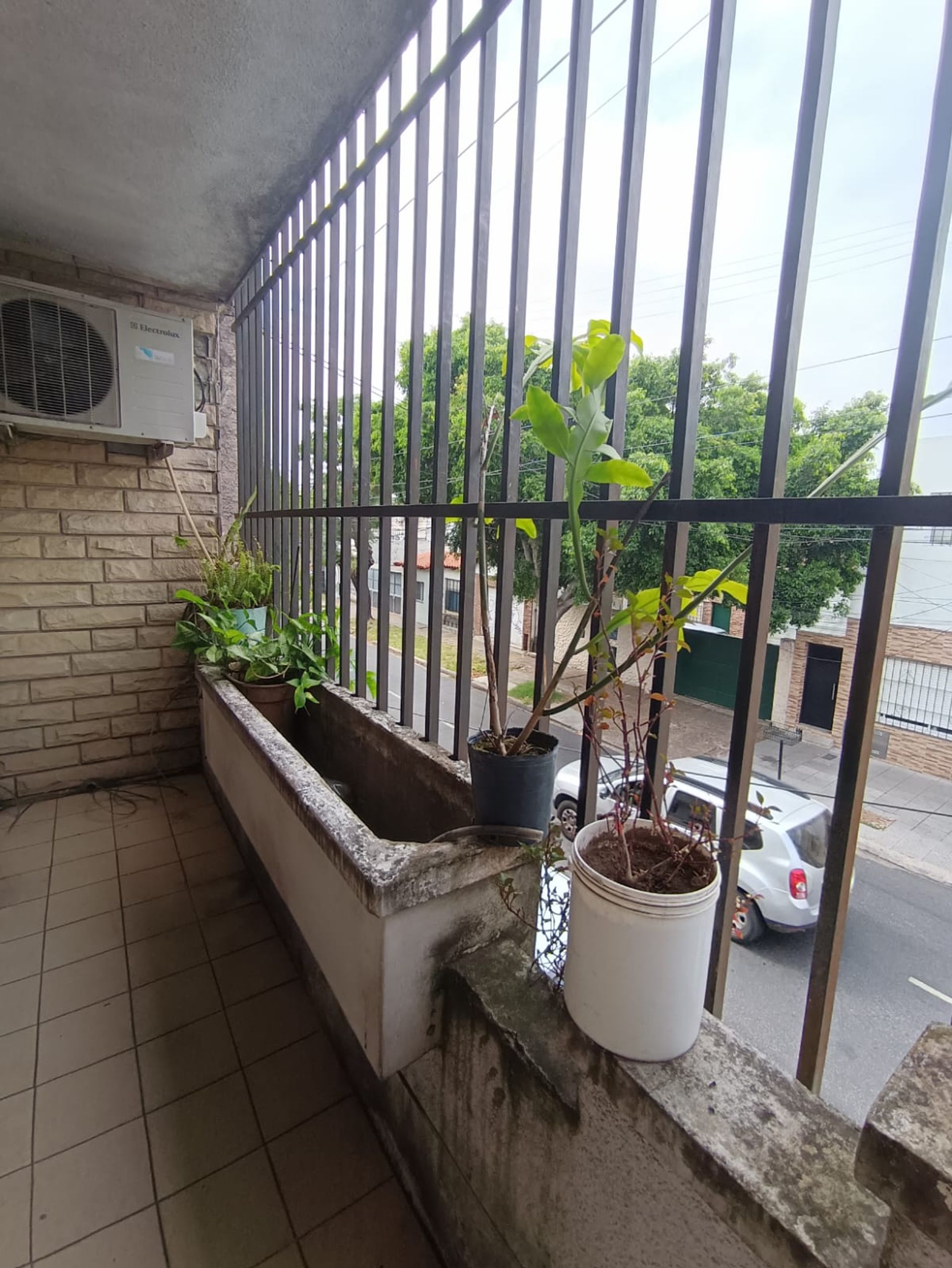 Venta CASA con LOCAL independiente