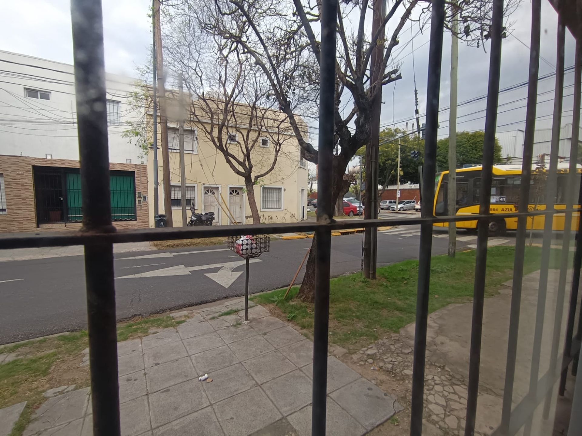 Venta CASA con LOCAL independiente