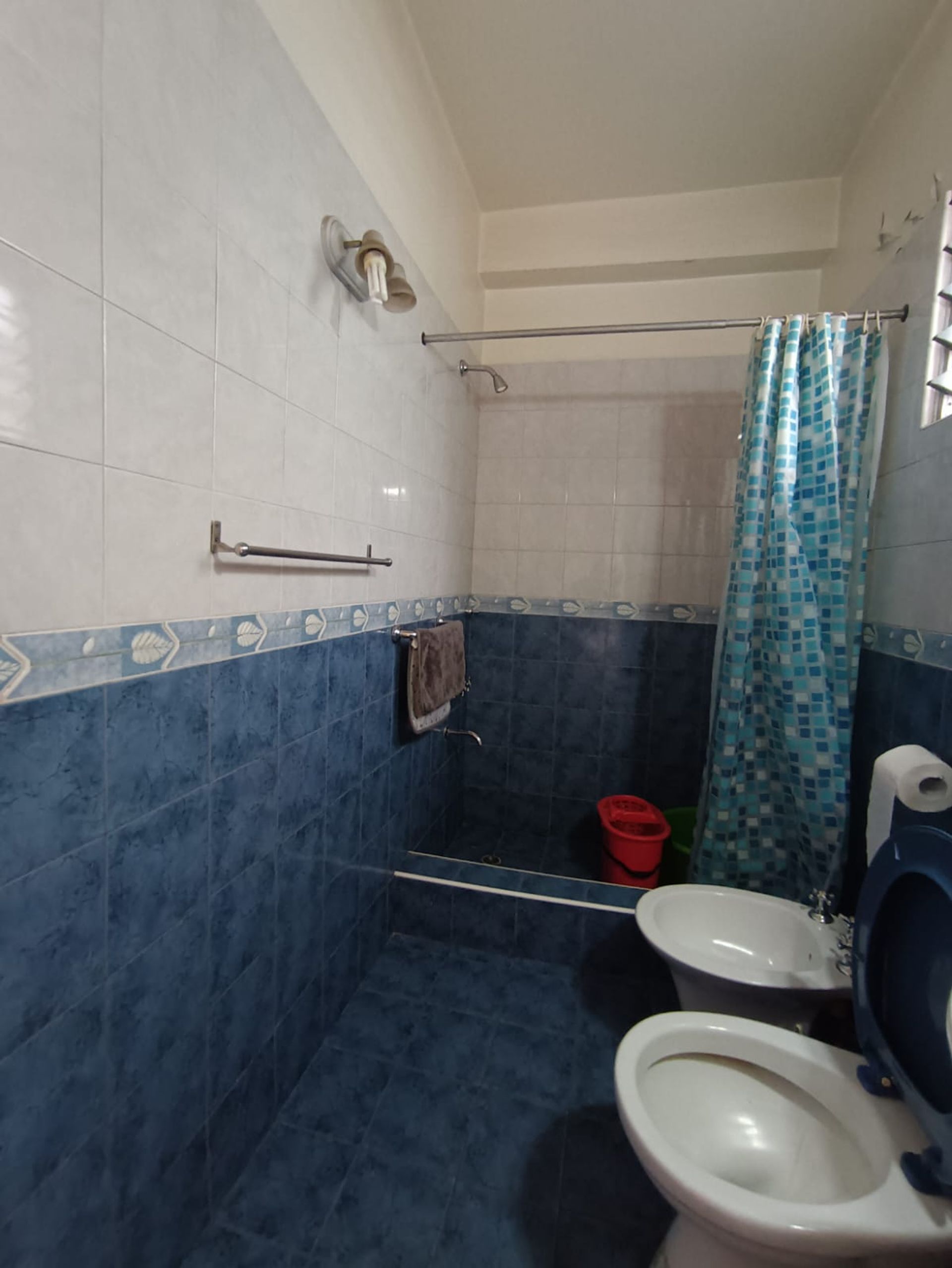 Venta CASA con LOCAL independiente