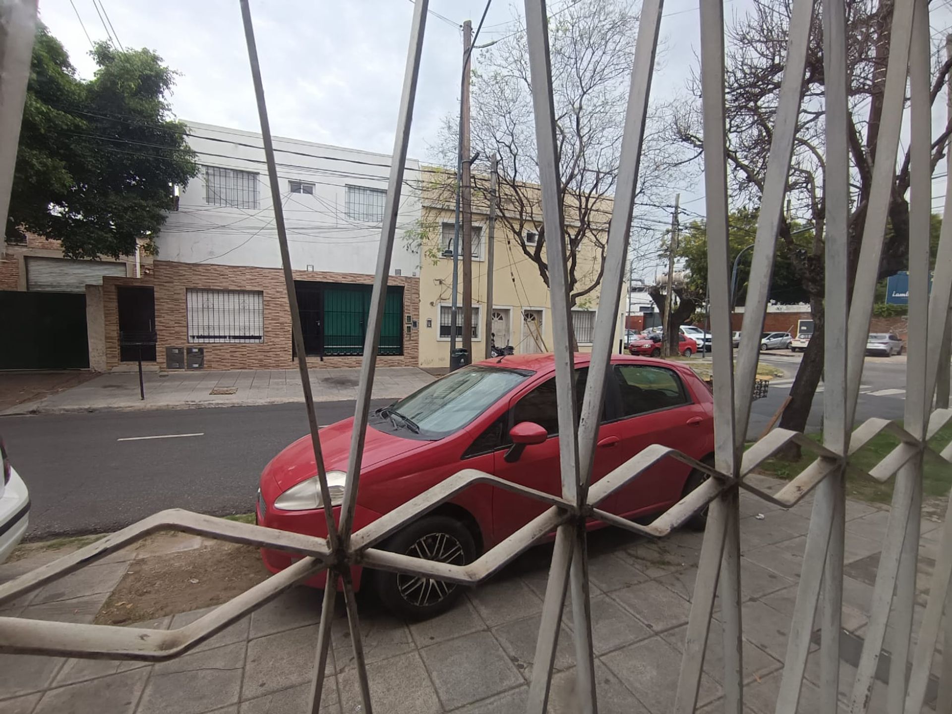 Venta CASA con LOCAL independiente