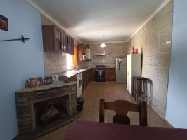 En Venta CASA familiar con LOCAL independiente