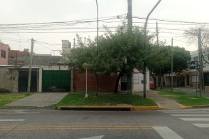 En Venta CASA familiar con LOCAL independiente