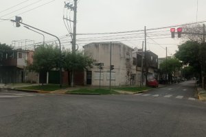 En Venta CASA familiar con LOCAL independiente