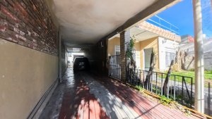 For sale: front-facing 3-room apartment to renovate, garage, commercial