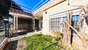 For sale: front-facing 3-room apartment to renovate, garage, commercial