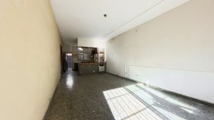 For sale: front-facing 3-room apartment to renovate, garage, commercial