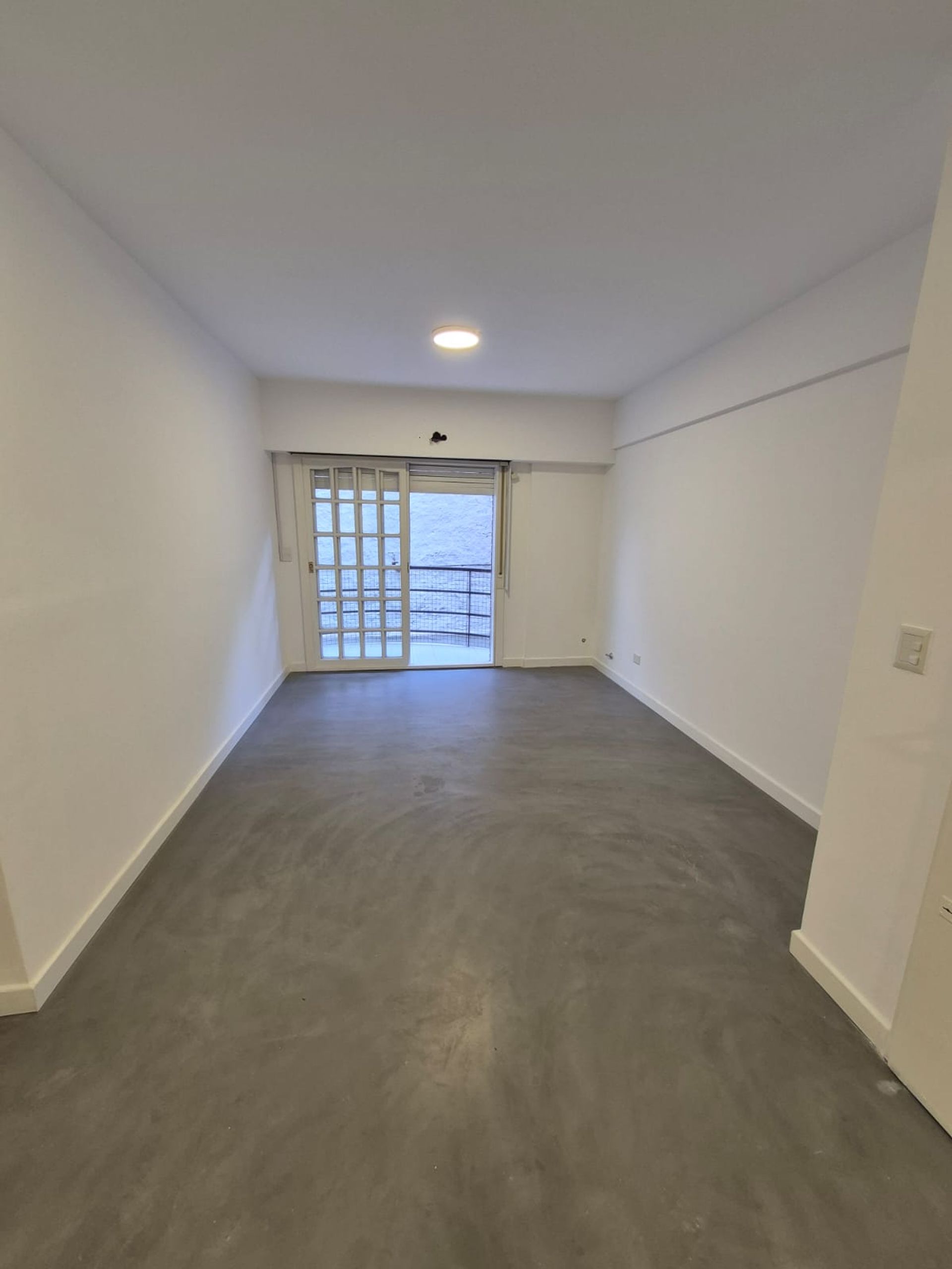 Opportunity: 3-room Refurbished to New, Florida!