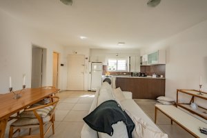 Sale of Spacious 2-room Apartment, 58 square meters, Florida