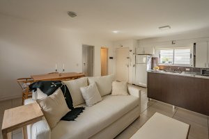 Sale of Spacious 2-room Apartment, 58 square meters, Florida