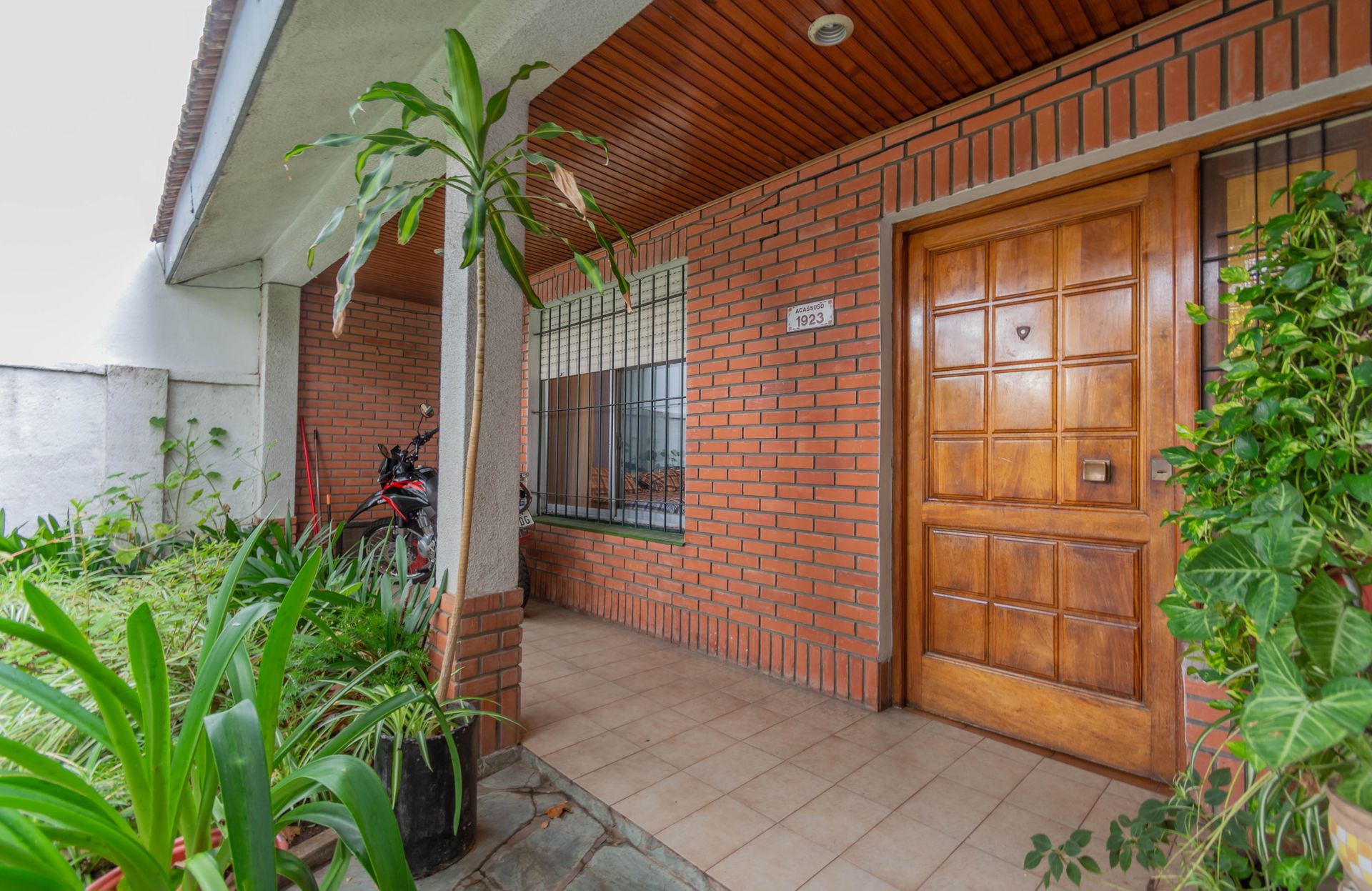 House for Sale in Olivos, 4 Rooms + Auxiliary House or Barn