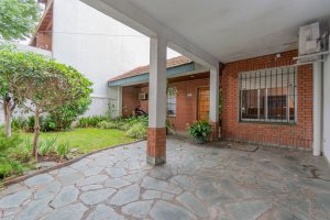 House for Sale in Olivos, 4 Rooms + Auxiliary House or Barn