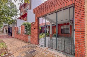 House for Sale in Olivos, 4 Rooms + Auxiliary House or Barn