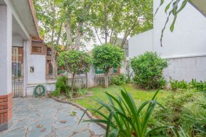 House for Sale in Olivos, 4 Rooms + Auxiliary House or Barn