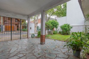 House for Sale in Olivos, 4 Rooms + Auxiliary House or Barn