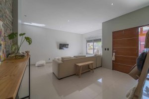 House for Sale: Altos De Pacheco, 5 Rooms, Garden Pool