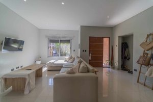 House for Sale: Altos De Pacheco, 5 Rooms, Garden Pool