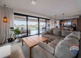 Casa En Venta En Barrio Nautico Canal -Al Rio