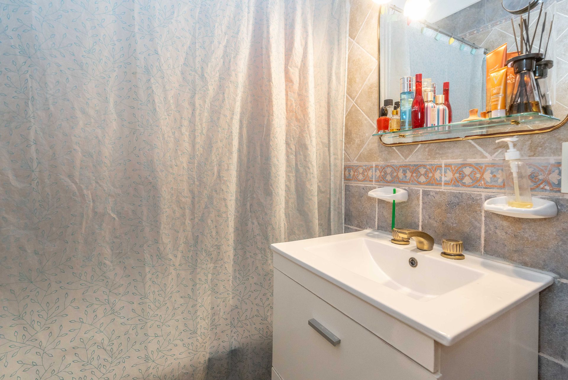 Venta Casa, 3 Ambientes Con Patio Y Cochera