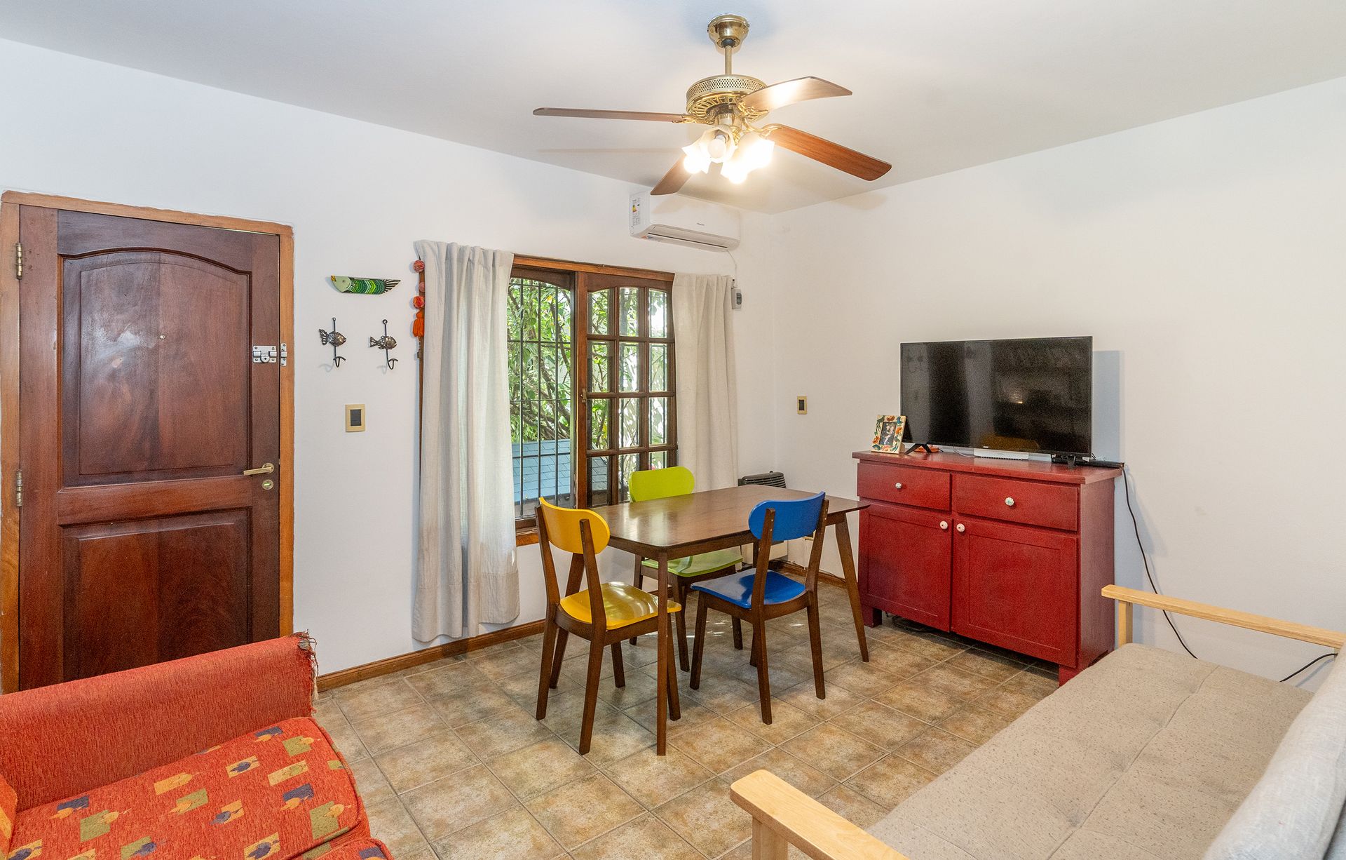 Venta Casa, 3 Ambientes Con Patio Y Cochera