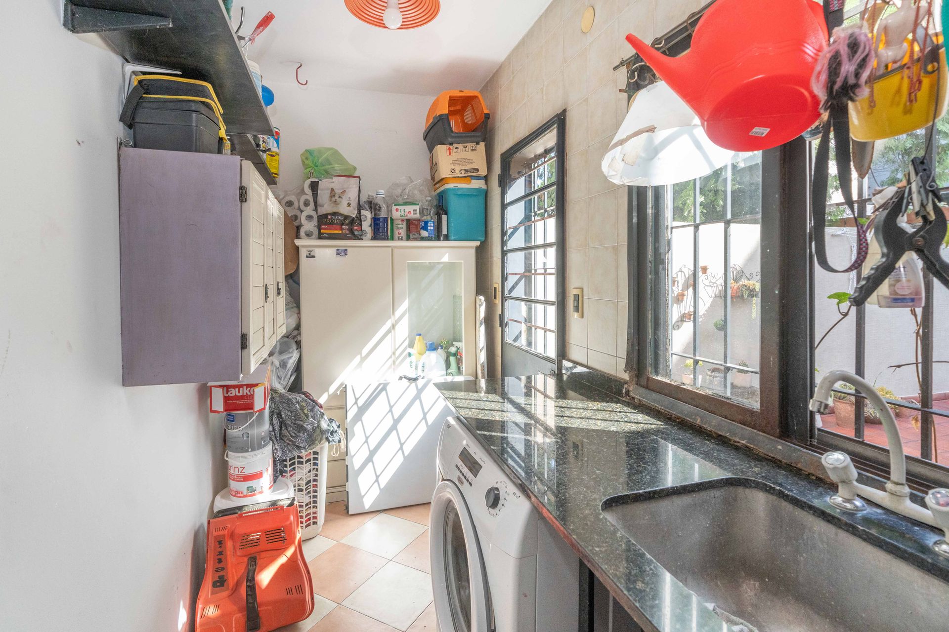 Venta Casa, 3 Ambientes Con Patio Y Cochera