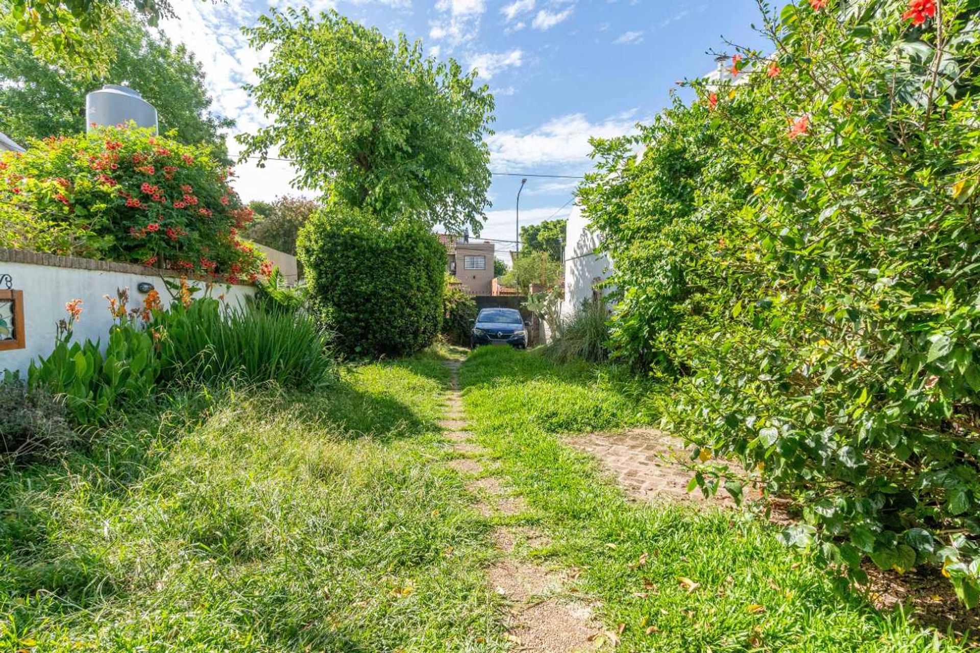 Venta Casa, 3 Ambientes Con Patio Y Cochera
