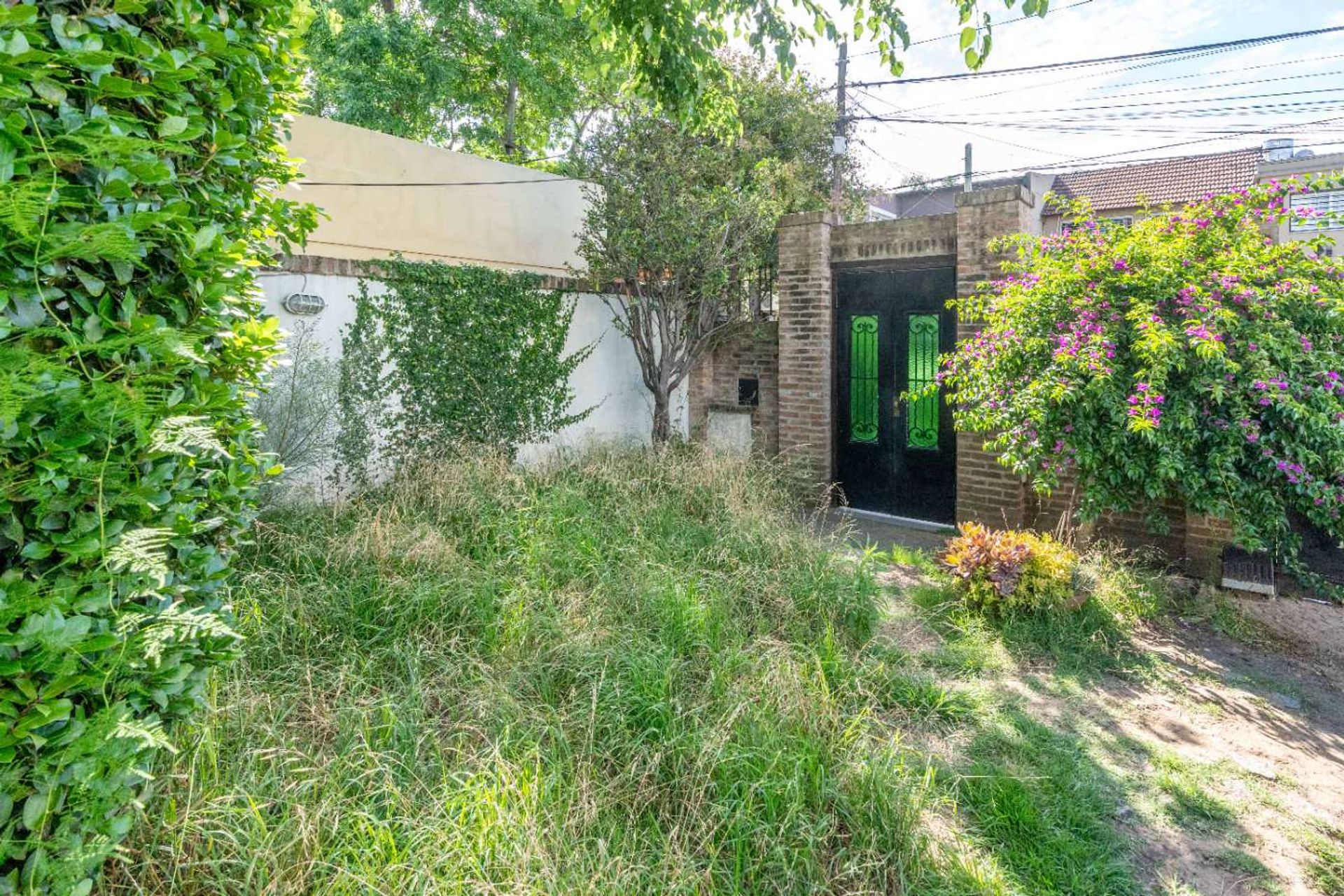 Venta Casa, 3 Ambientes Con Patio Y Cochera