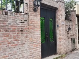 Venta Casa, 3 Ambientes Con Patio Y Cochera