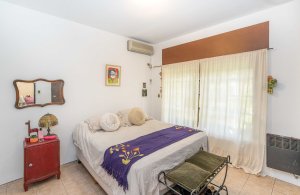Venta Casa, 3 Ambientes Con Patio Y Cochera