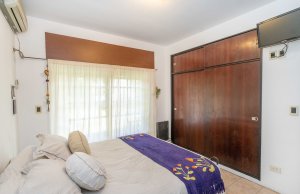 Venta Casa, 3 Ambientes Con Patio Y Cochera