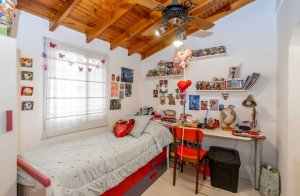 Venta Casa, 3 Ambientes Con Patio Y Cochera
