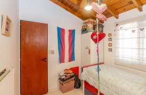 Venta Casa, 3 Ambientes Con Patio Y Cochera