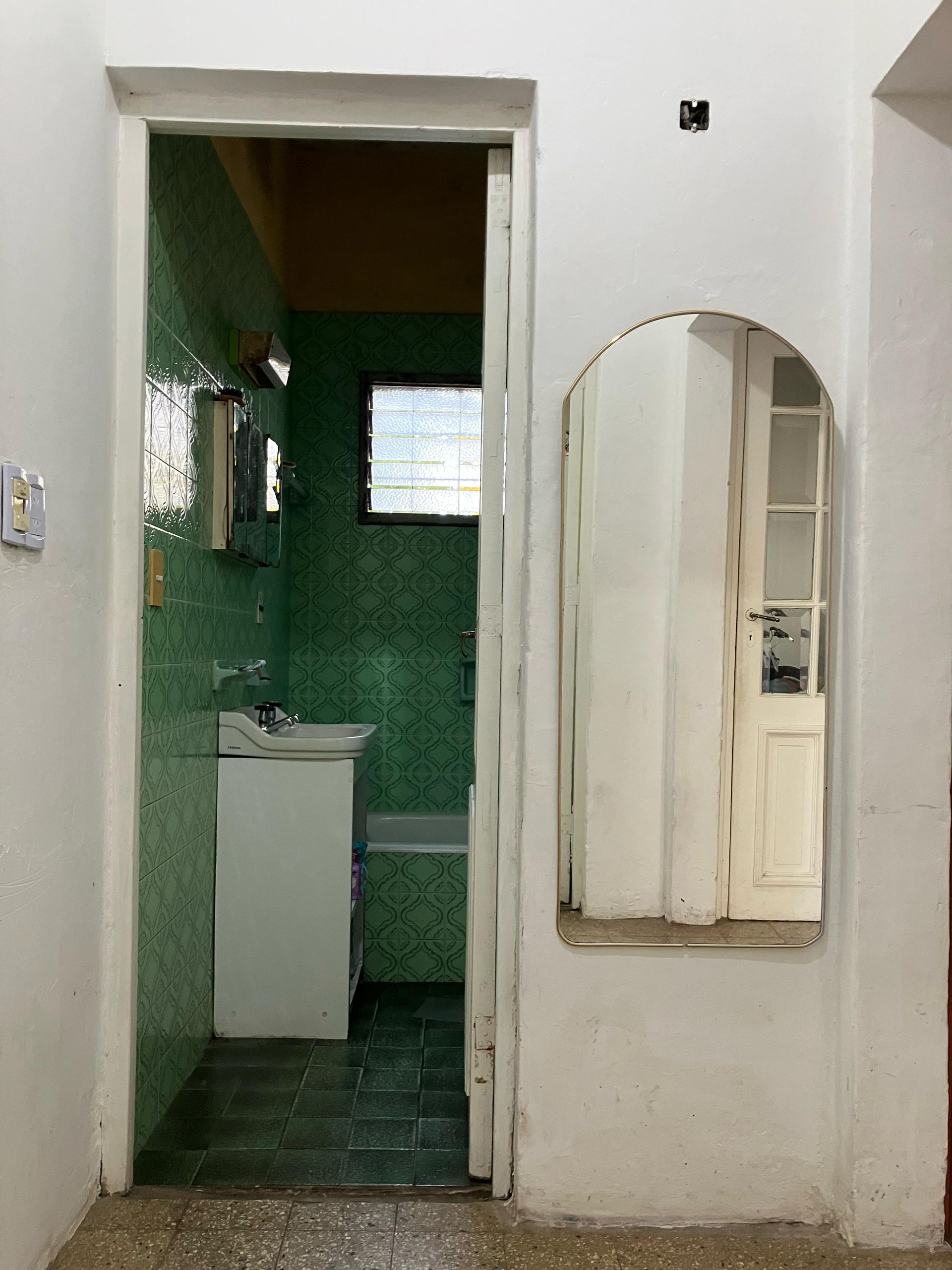 Venta Casa a refaccionar en esquina en Martínez