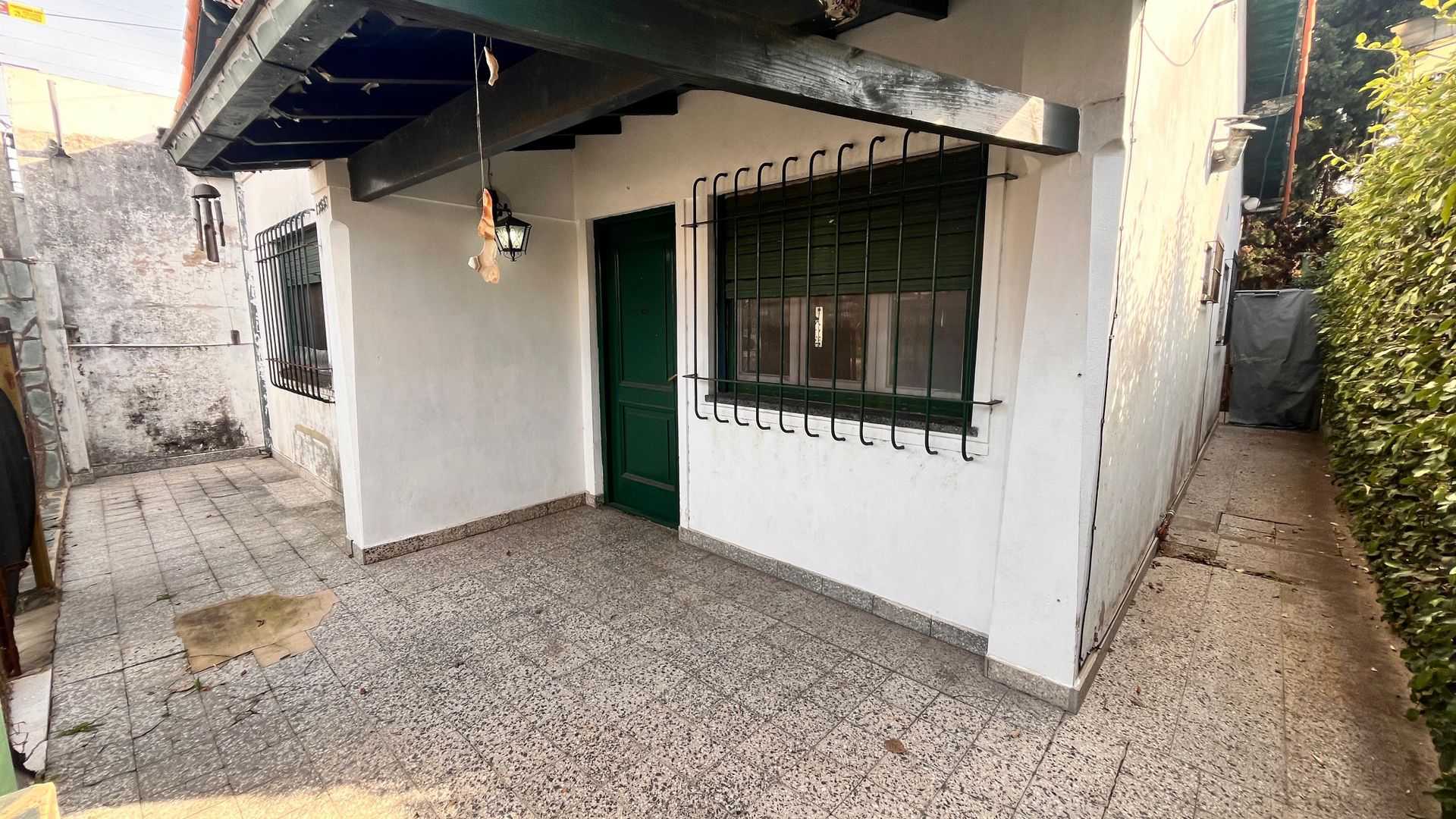 Casa De 3 Ambientes Jardin A Refaccionar/Lote Prop