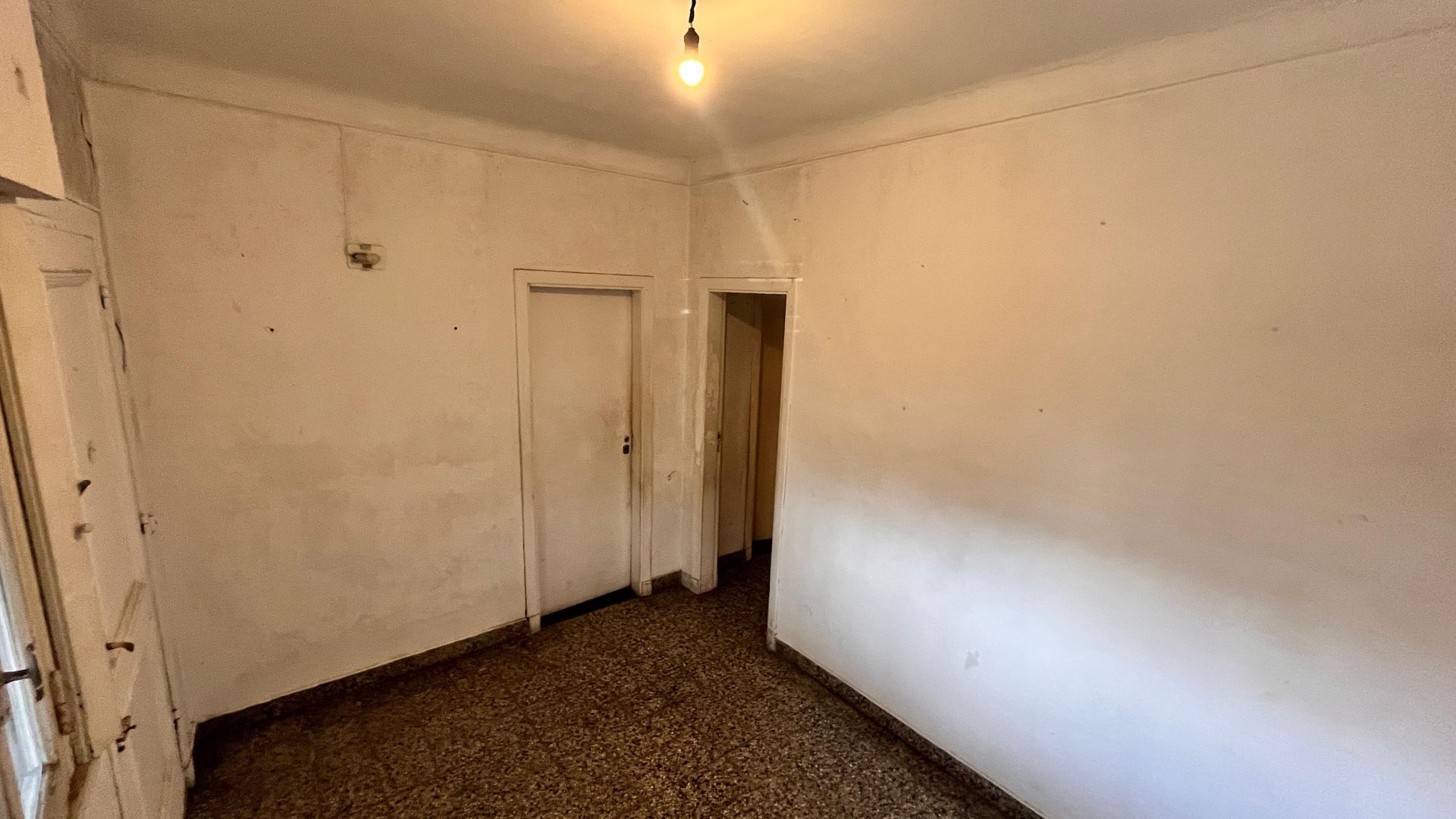 Casa De 3 Ambientes Jardin A Refaccionar/Lote Prop