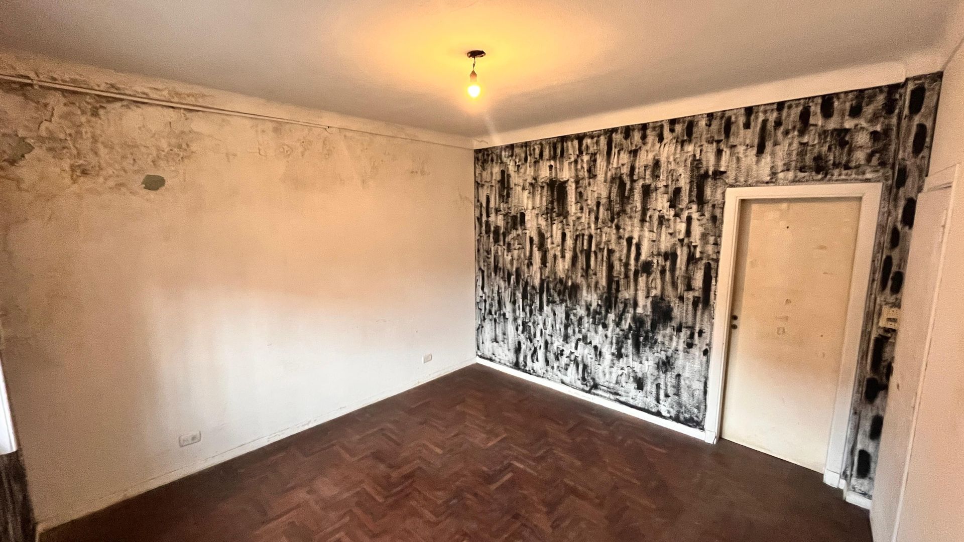 Casa De 3 Ambientes Jardin A Refaccionar/Lote Prop