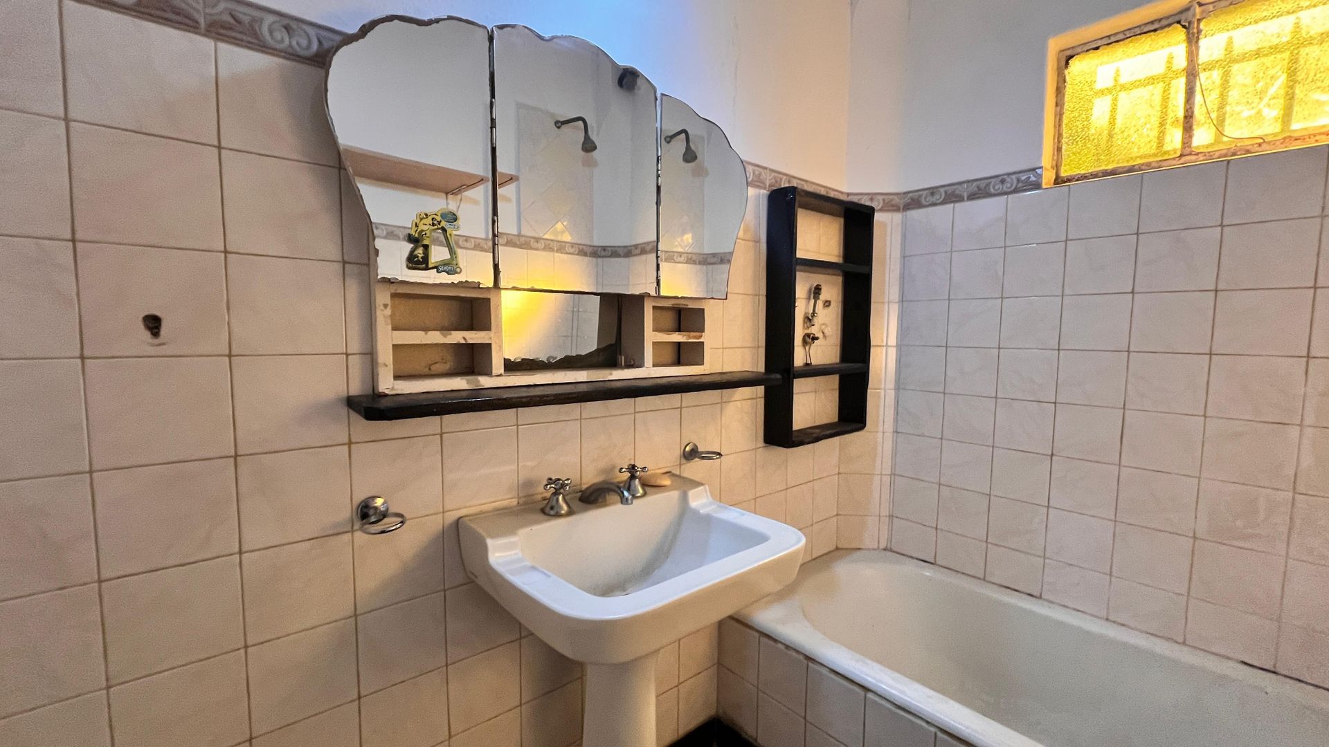 Casa De 3 Ambientes Jardin A Refaccionar/Lote Prop