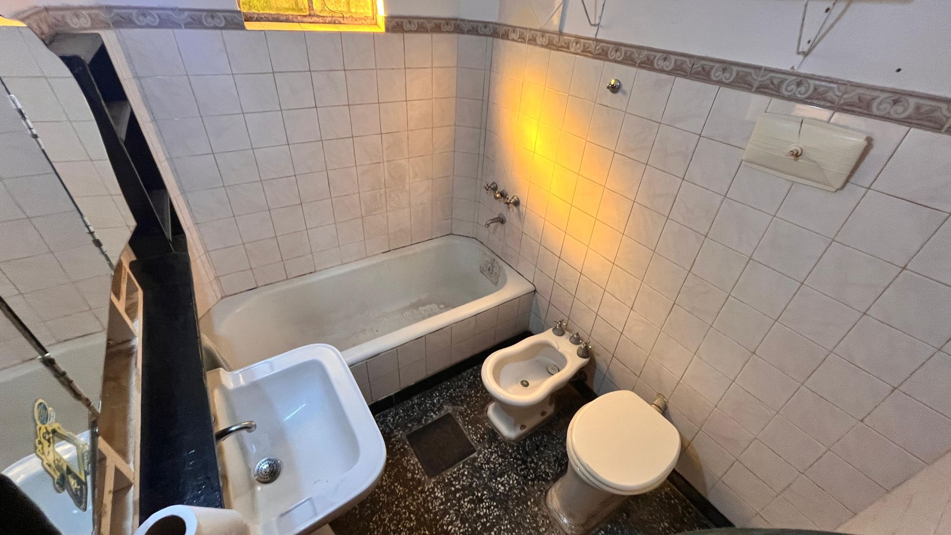 Casa De 3 Ambientes Jardin A Refaccionar/Lote Prop